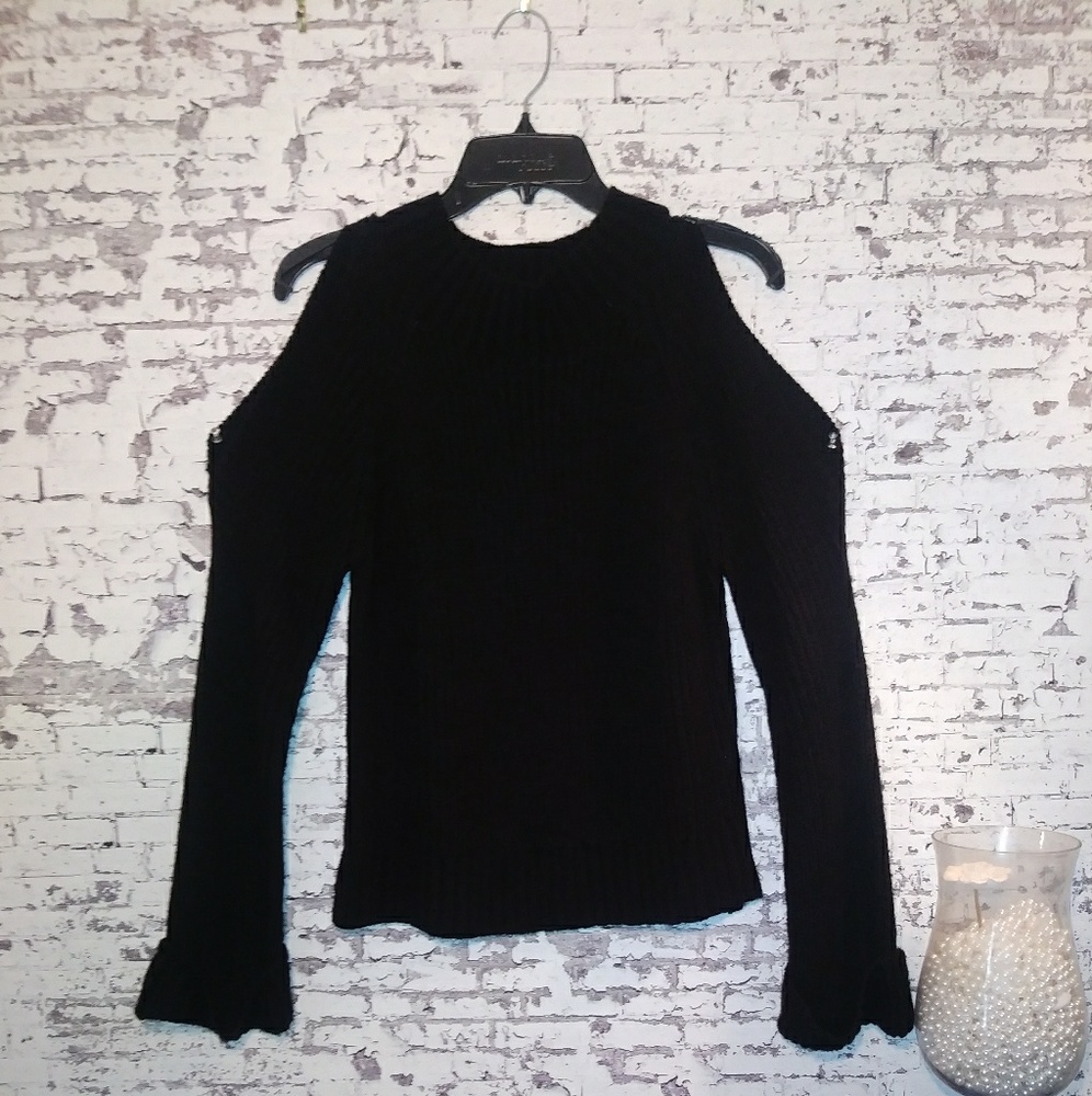 Open shoulder ribbed sweater